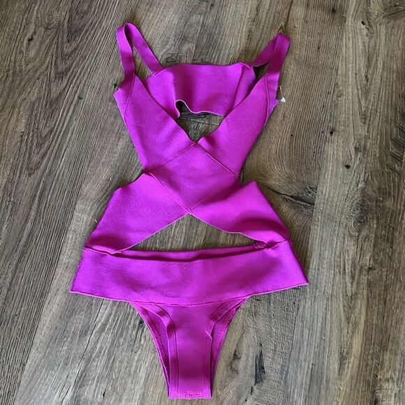 SKIMS Bandage Monokini suit Lollipop - Picture 4 of 6